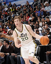 众看到了两 众看到了两